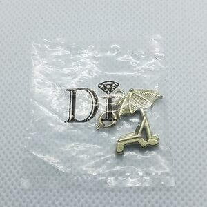 NWT Diamonds International Beach Chair & Umbrella